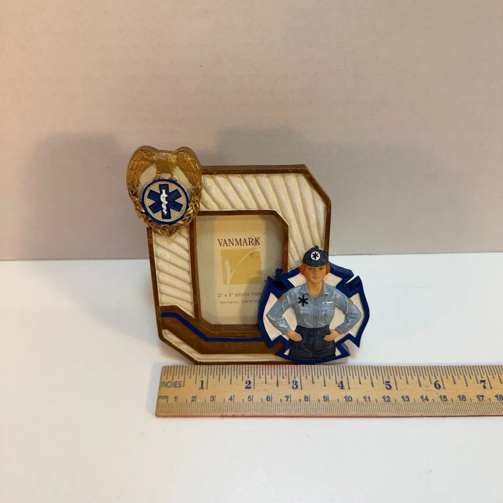 Medics of‎ Valor 2x3 Photo Picture Frame EMS Firefighter Female Figurine Tribute